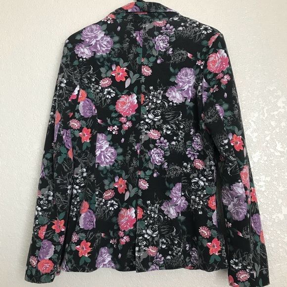 cotton on one button dark floral blazer - Picture 2 of 5